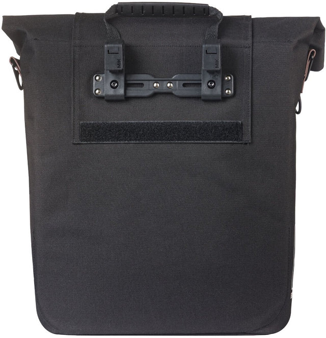 Basil City – Bike Shopper – MIK Hooks – Einzeltasche – 14–16 Liter – Wasserabweisend – Reflektierende Details – Schwarz