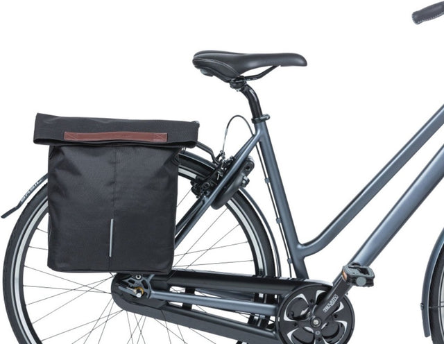 Basil City – Bike Shopper – MIK Hooks – Einzeltasche – 14–16 Liter – Wasserabweisend – Reflektierende Details – Schwarz
