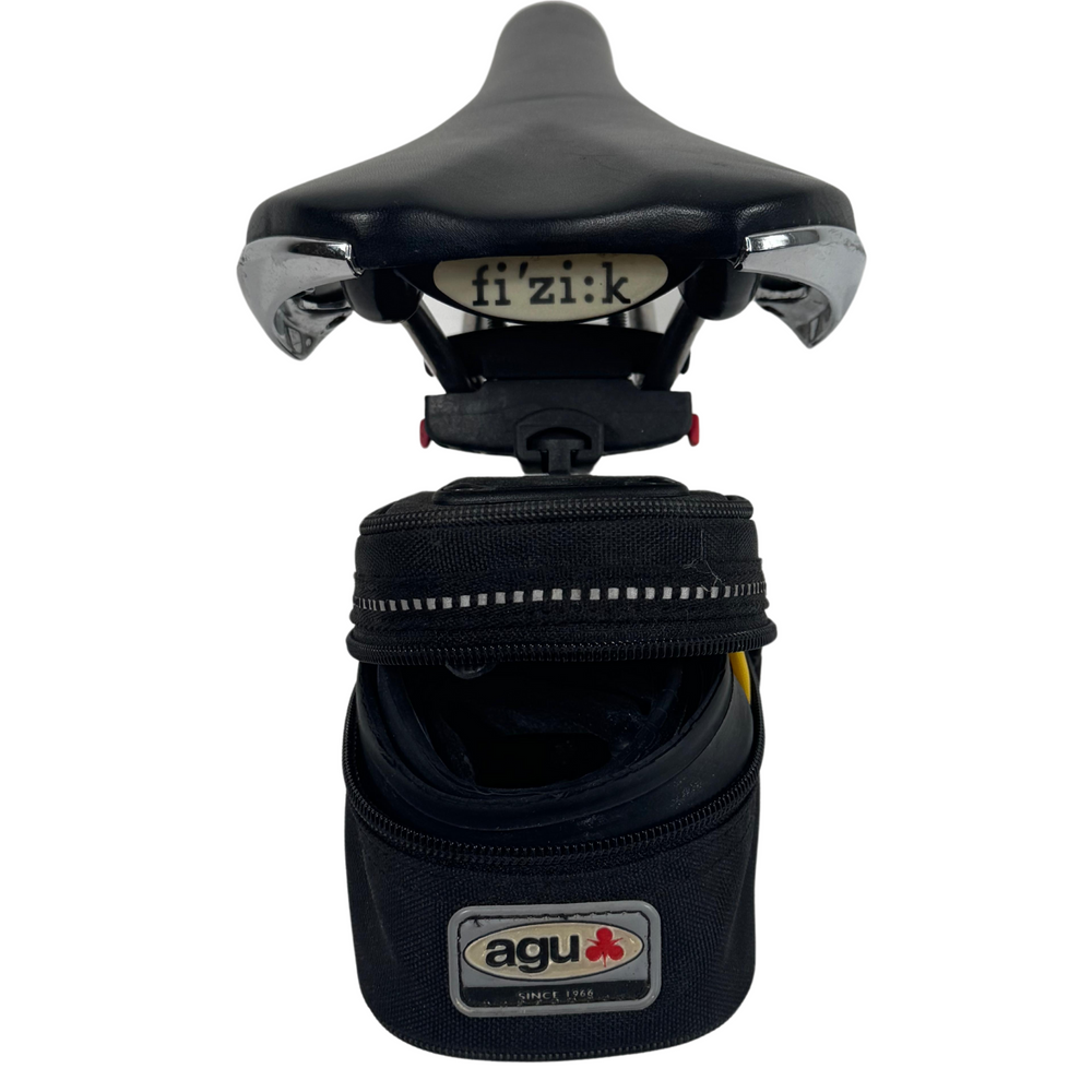 Fi'zi:k (Fizik) Nisene Cromo Sattel – Schwarz – Mit Agu-Tasche