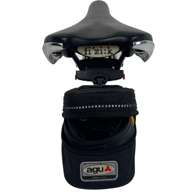 Fi'zi:k (Fizik) Nisene Cromo Sattel – Schwarz – Mit Agu-Tasche