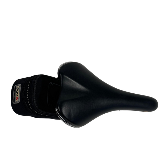 Fi'zi:k (Fizik) Nisene Cromo Sattel – Schwarz – Mit Agu-Tasche